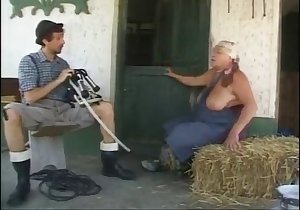 Hairy cunt probed in a cougar fuck scene here